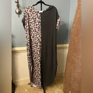 Fantastic Fawn Black and Tan Patterned Dress medium pockets hobo